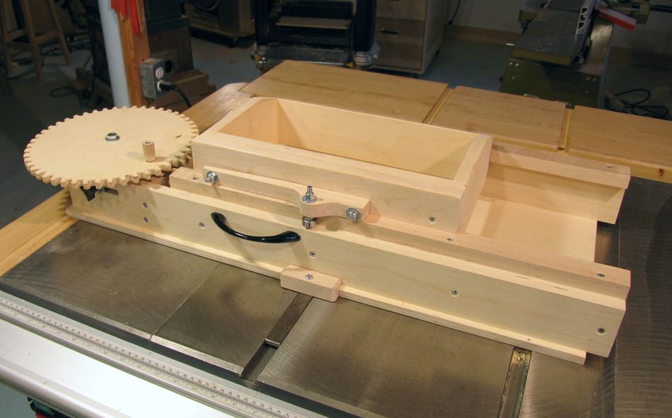 Screw Advance Box Joint Jig