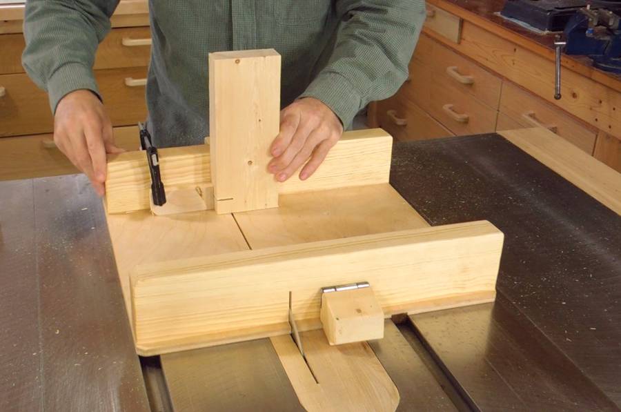 Building a small table saw sled