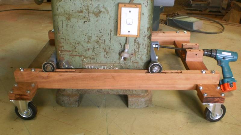 Peter Sibley's heavey duty mobile table saw base