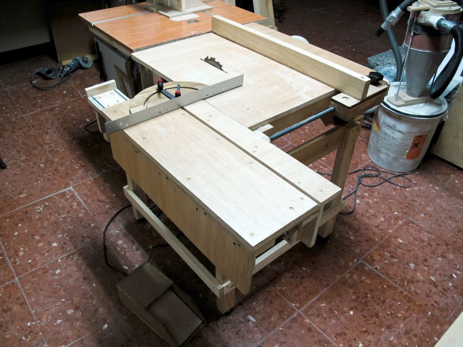 Lucas Contreras's Homemade table saw