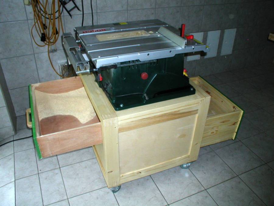 http://misartefactos.blogspot.com/2012/10/homemade-table-saw.html