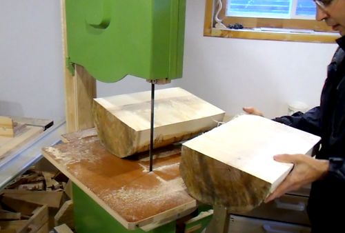 Cutting a log on the bandsaw