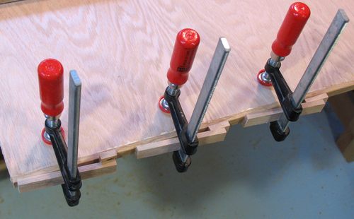 clamp as an edge clamp is to clamp thebar clamp near, and push a wedge 