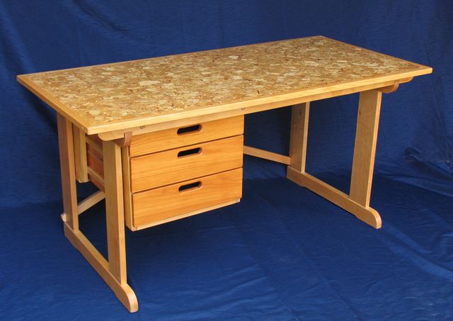 Building A Simple Wooden Desk | www.woodworking.bofusfocus.com