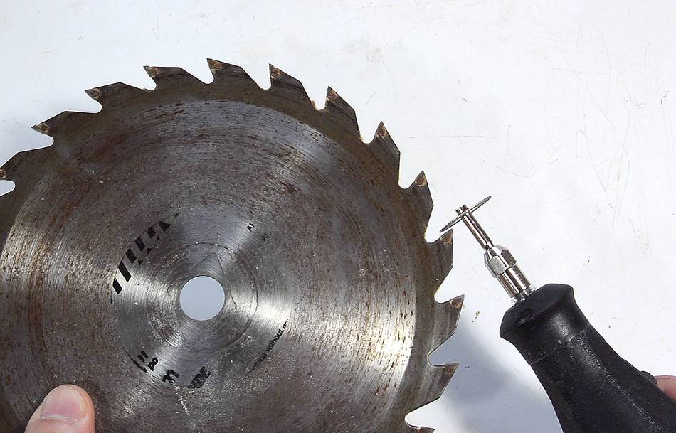 how to sharpen a carbide tipped circular saw blade