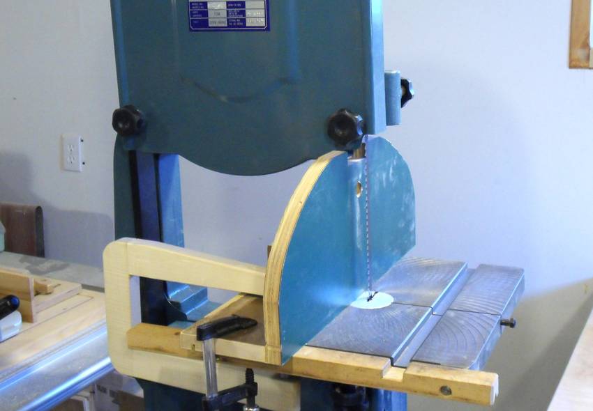 Blade guide for resawing on a 14" bandsaw
