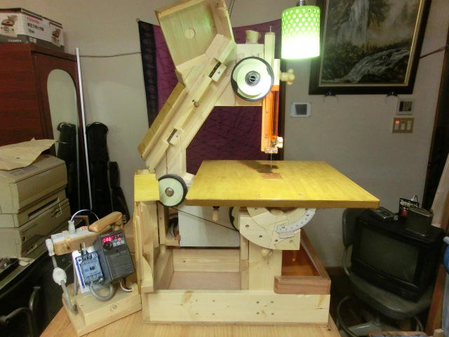 Mikiono's three wheeled bandsaw