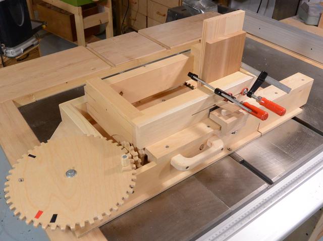 Screw Advance Box Joint Jig