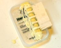 tray to load comb with glue