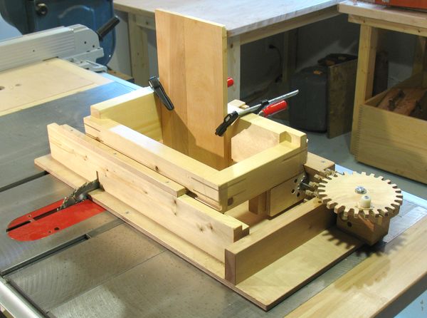 Screw advance box joint jig v1 