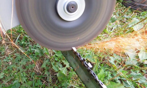 How to Sharpen a Chainsaw With a Grinder 