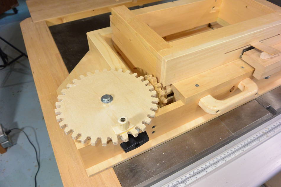 Making gears with a jigsaw