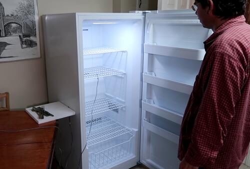 Upright freezer deals watt usage