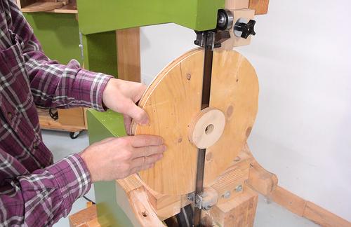 what speed should a bandsaw run at?
