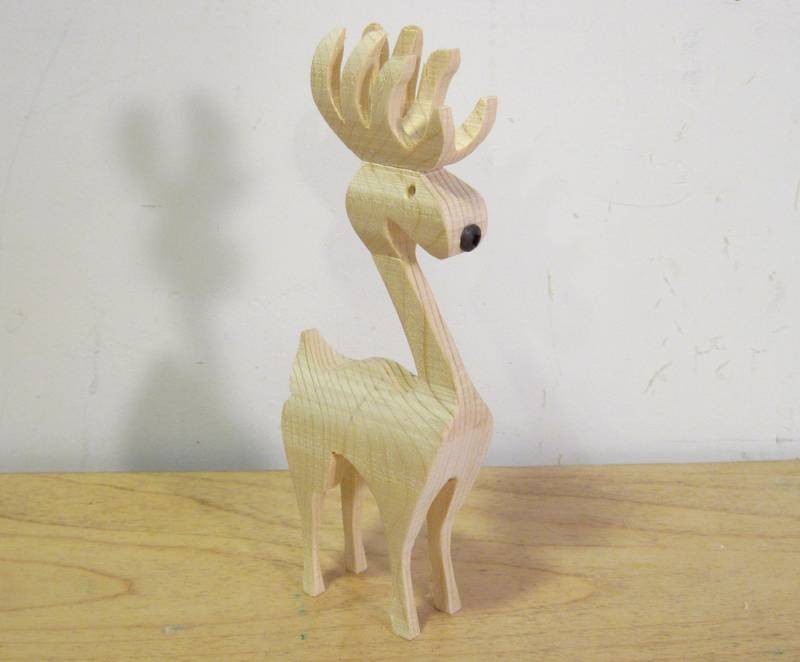 Cutting a 3D reindeer on the bandsaw