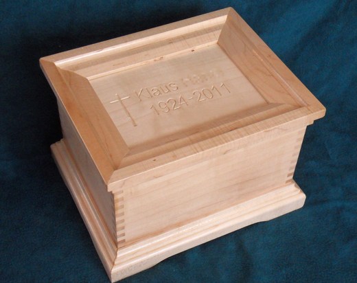 Cremation urn